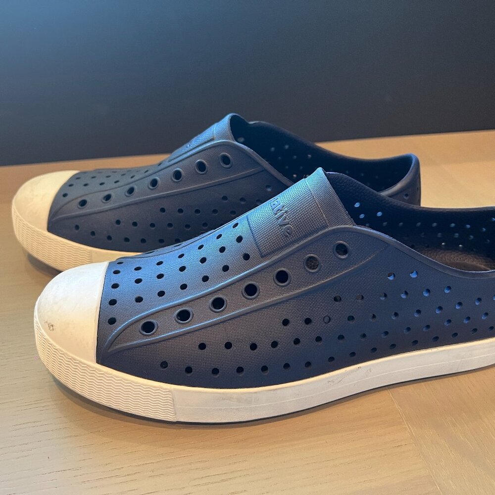 Native water shoes in size 6, navy, only worn once